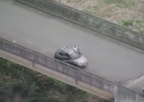 Helicóptero da Record flagra casal fazendo sexo explícito no meio da rua 