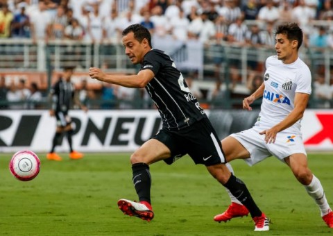 Com apagão e gol no fim, Corinthians e Santos empatam no Pacaembu