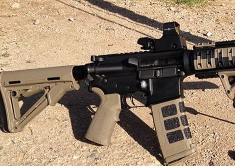 Garoto de 14 anos é preso após postar foto de um fuzil feito de brinquedo