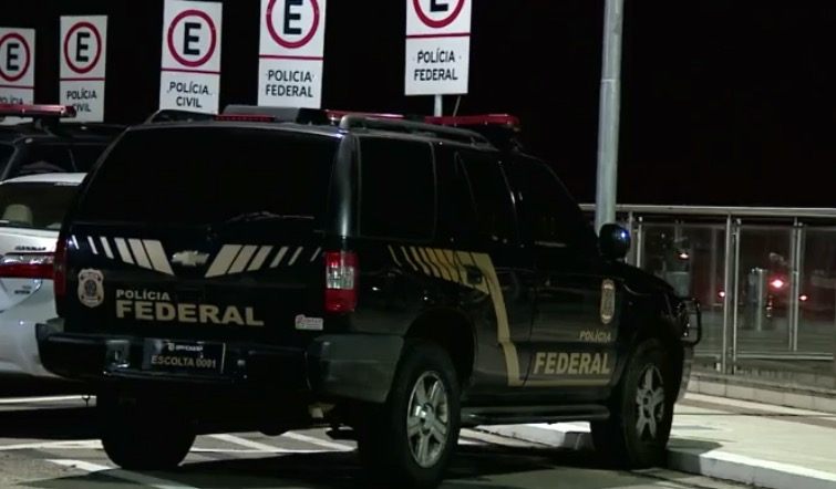 Grupo armado com fuzil invade pista de pouso de aeroporto e rouba carga 