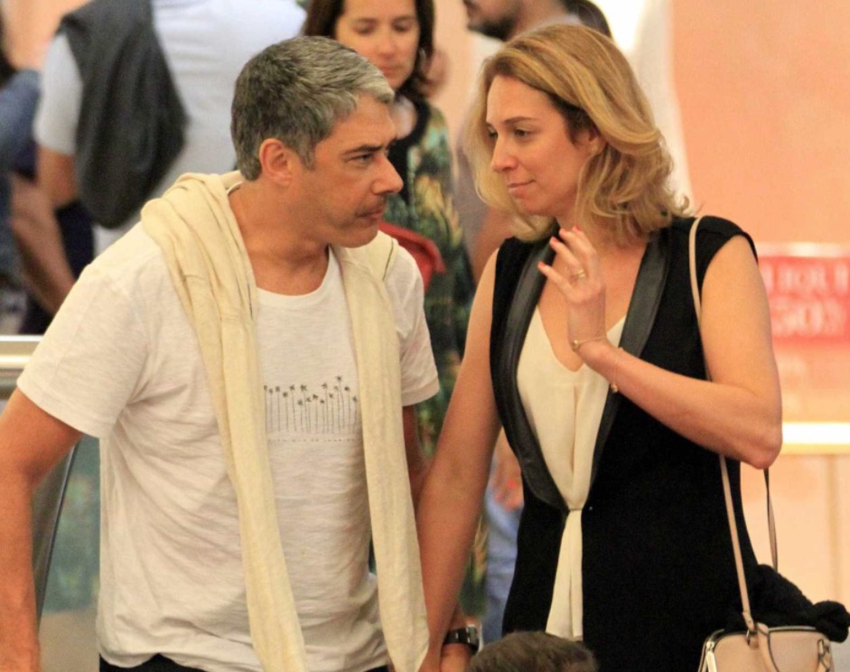 William Bonner se derrete em elogios para namorada na internet