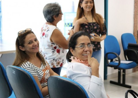 Aposentados e pensionistas iniciam curso para a memória