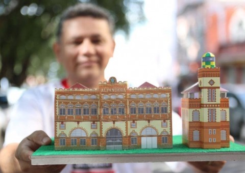 Artista faz paper toys de prédios históricos de Manaus