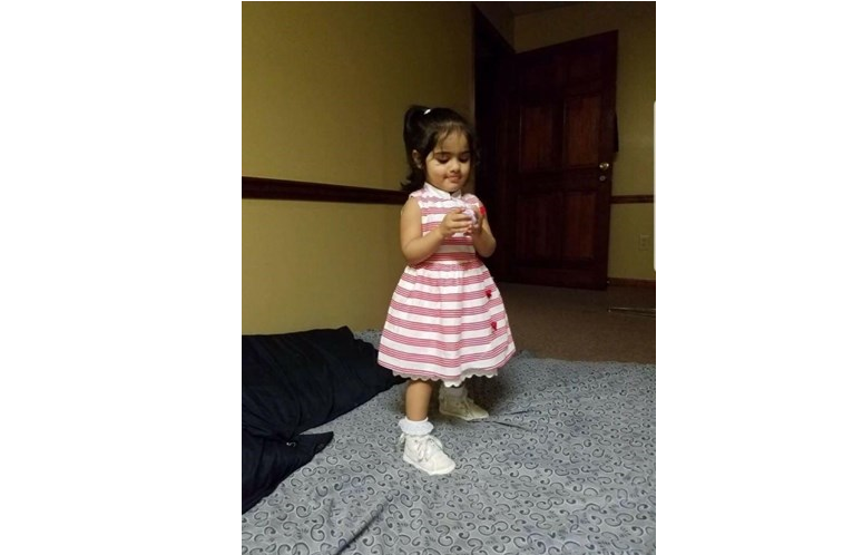 Espelho de sapataria cai e mata menina de 2 anos esmagada