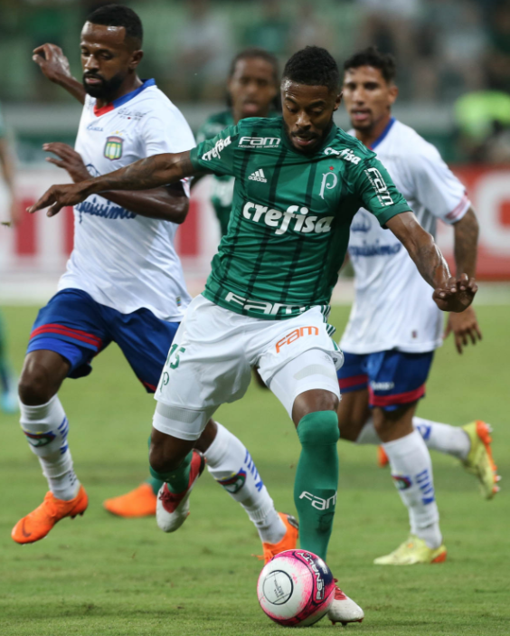 Palmeiras faz testes, joga mal e perde para São Caetano na arena