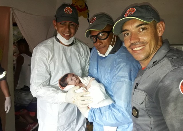 Bombeiros salvam bebê que parou de respirar