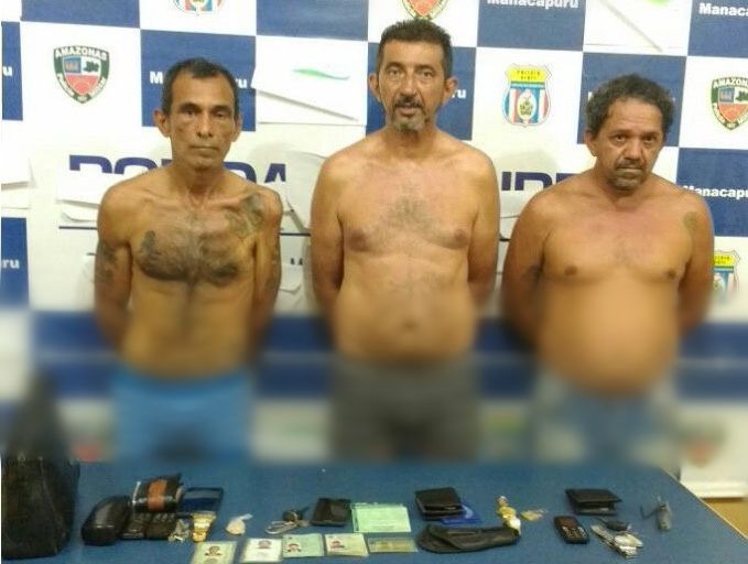 Trio com suposto policial é preso acusado de extorquir comerciante no Amazonas