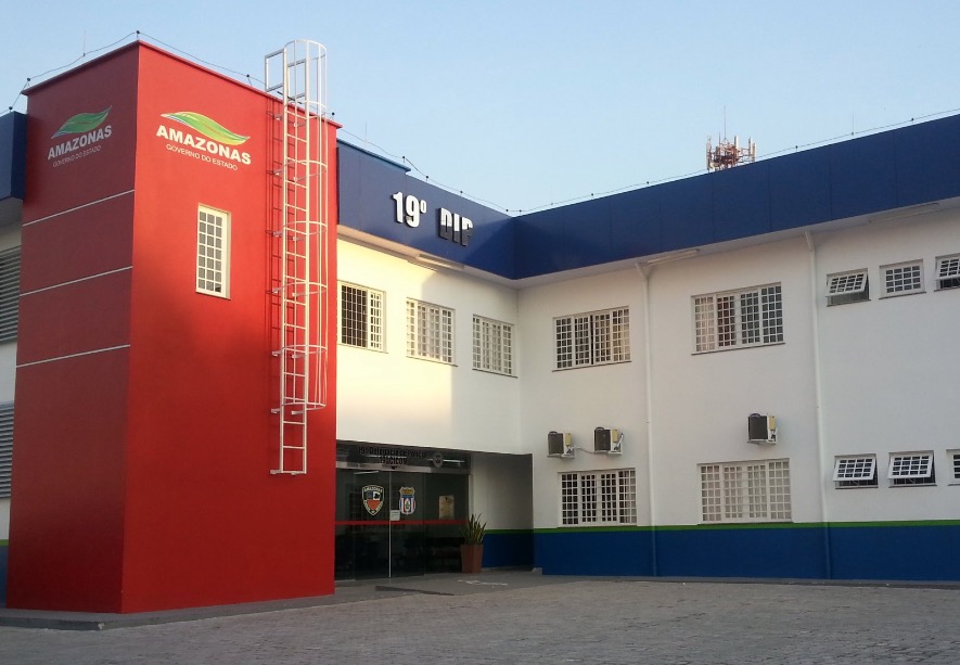 Dupla é presa enquanto se preparava para assaltar ônibus em Manaus