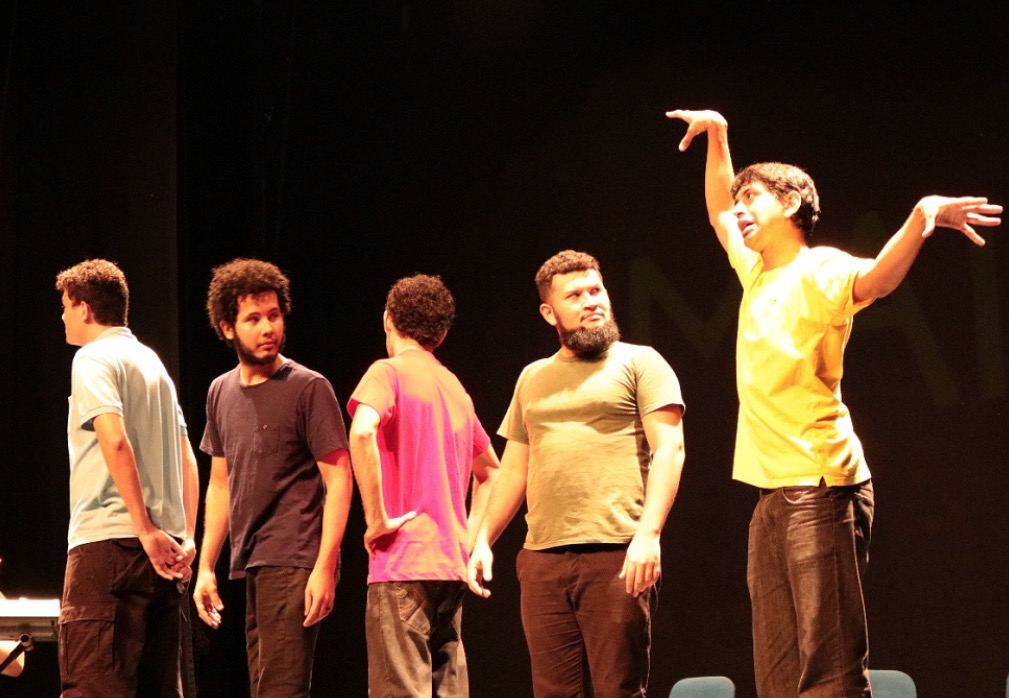 Teatro da Instalação recebe espetáculo Se alguém quiser ver