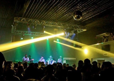 Com sorteio de brindes, Arena Pub promove festa em homenagem às mulheres