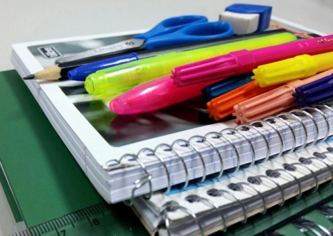 Mais de 300 kits gratuitos com material escolar serão distribuídos em Manaus