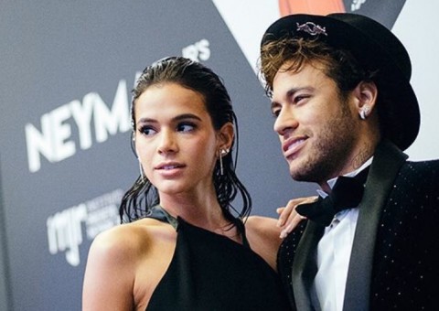 Bruna Marquezine comenta em foto de ex de Neymar