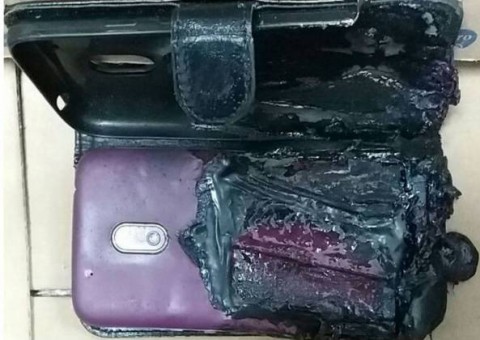 Celular explode do nada no bolso da bermuda de rapaz