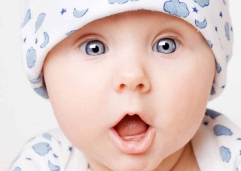 Bebê soluçar demais nem sempre é normal e pode ser sinal de doenças sérias