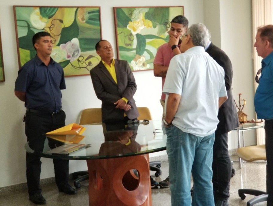 Amazonino recebe representantes de praças da Polícia Militar 