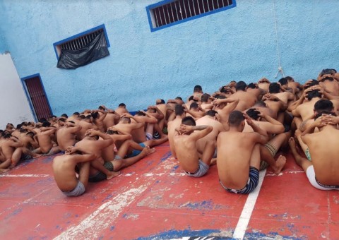 Detentos são flagrados escalando muro durante tentativa de fuga no Amazonas