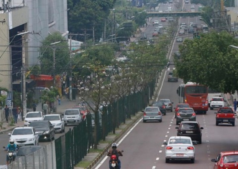 Interdição na Avenida Djalma Batista muda itinerário de 34 linhas de ônibus
