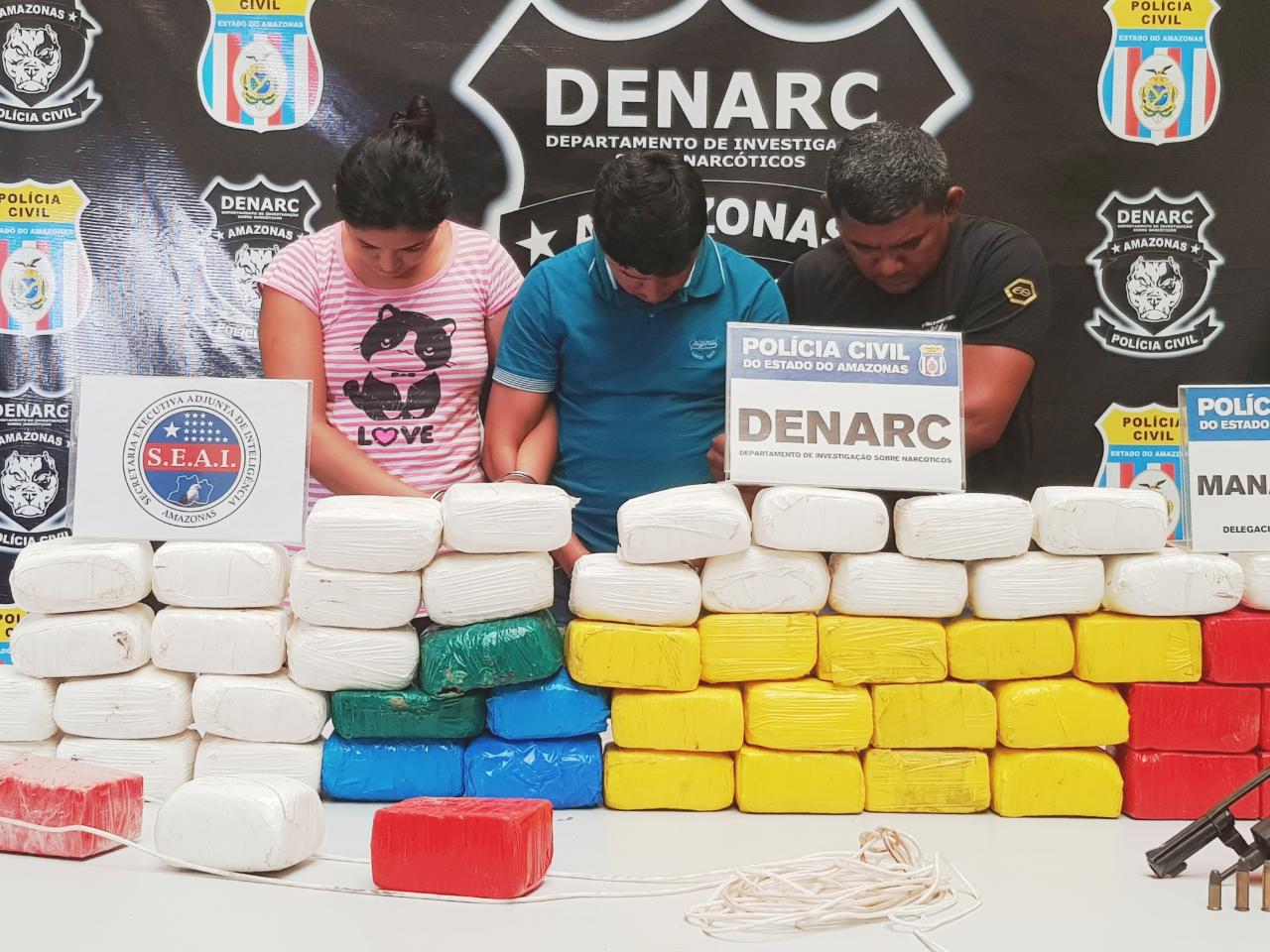 Dupla é presa com 35 kg de cocaína escondidos em embarcação no Porto de Manaus