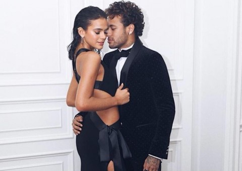 Neymar posta foto de topless de Bruna Marquezine e se declara para namorada