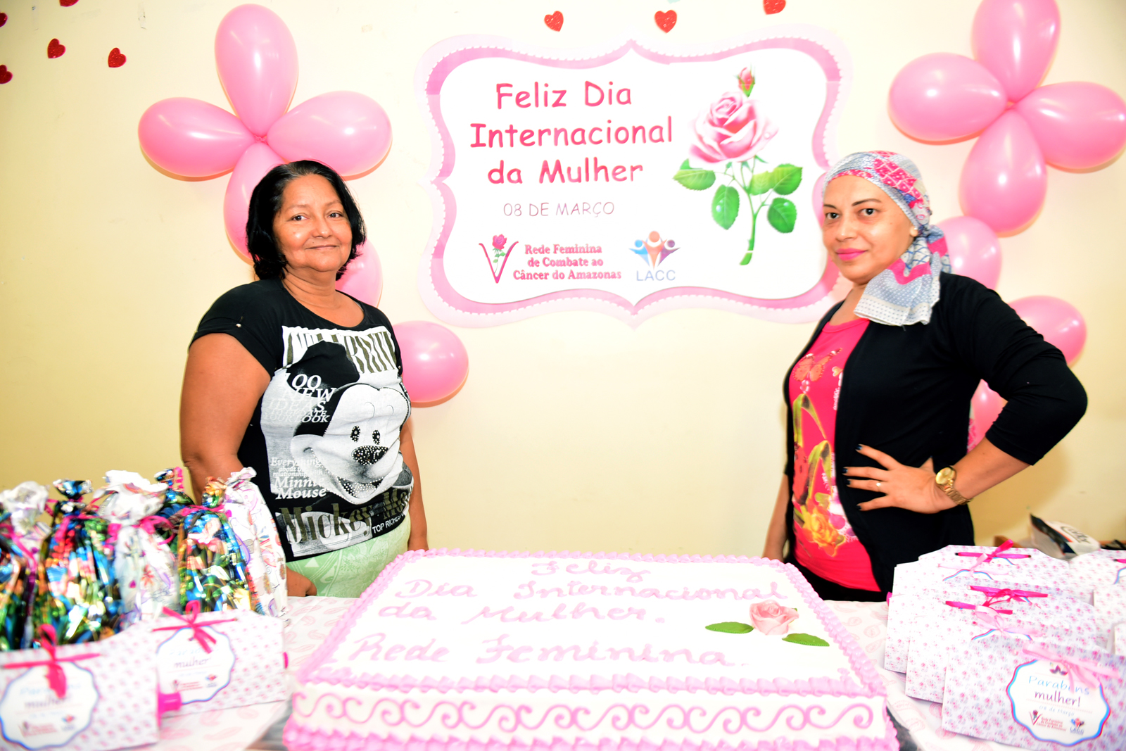 FCecon comemora Dia da Mulher com dia de beleza para pacientes com câncer