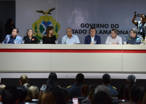 Amazonino lança programa de combate à violência contra crianças, mulheres e idosos