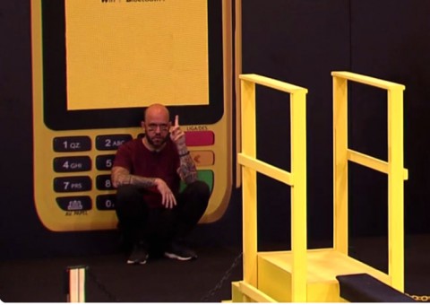 BBB18: Durante Prova do Líder, Viegas provoca Kaysar e Caruso alerta brother  