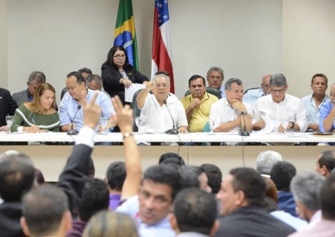 Amazonino anuncia investimentos de R$ 300 milhões para o interior