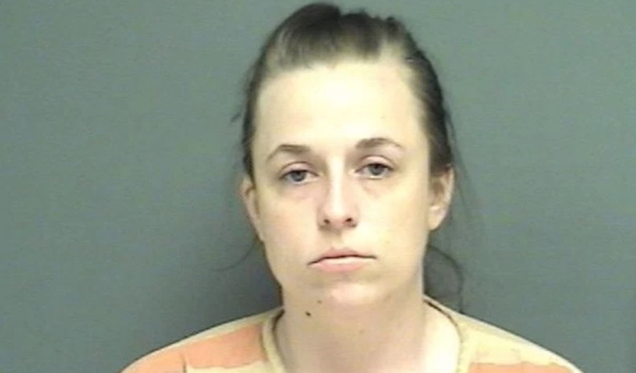  Professora de Ensino Religioso é presa após fazer sexo com aluno