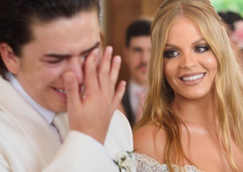 Mulher de Whindersson mostra machucado e revela atraso de noivo no casamento: 'chorei muito'