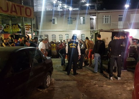 Criminosos invadem lava jato e executam homem com 6 tiros em Manaus