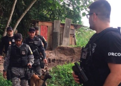 Em Manaus, polícia faz buscas por desaparecido e encontra pá e cápsula em suposto local de crime 