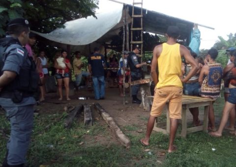 Corpo de homem executado com tiro na cabeça é encontrado em terreno no Amazonas