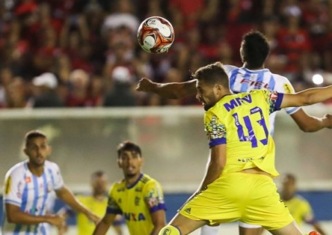 Misto do Flamengo perde chances e o jogo para o Macaé