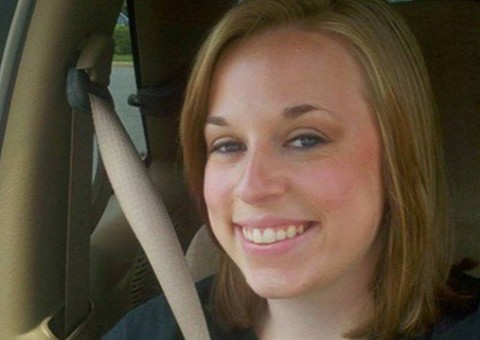 Casada, professora de religião é presa acusada de fazer sexo com adolescente