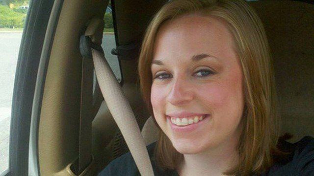 Casada, professora de religião é presa acusada de fazer sexo com adolescente