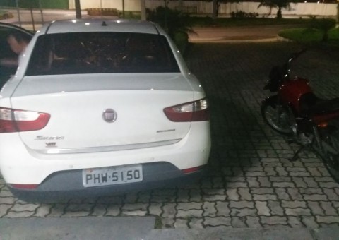Homem é preso e adolescente é apreendido suspeitos de roubar veículos em Manaus