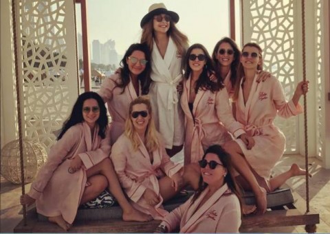 Avião cai com jovens após despedida de solteira em Dubai