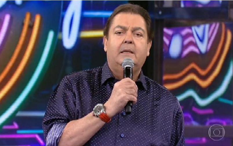 Faustão se revolta e detona música de fim de ano da Globo