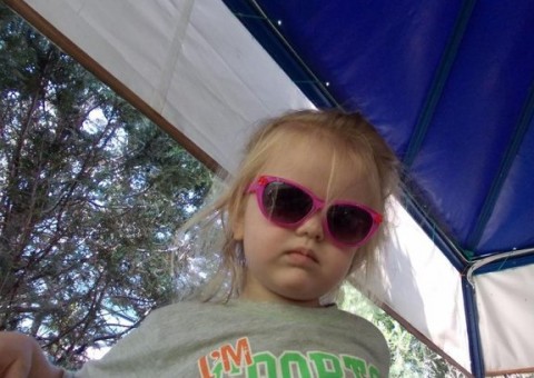 Menina de 4 anos é obrigada a assistir morte dos pais e depois é assassinada de forma cruel