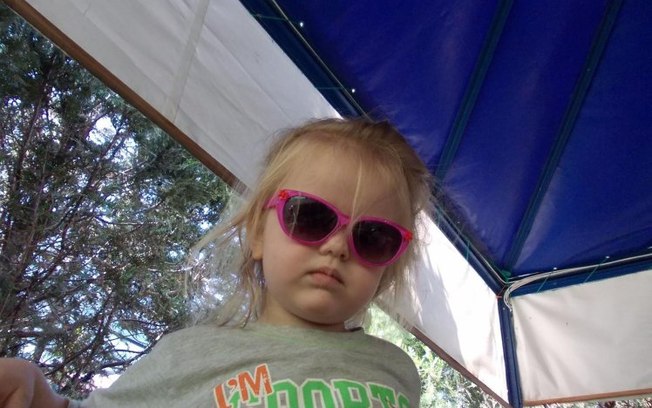 Menina de 4 anos é obrigada a assistir morte dos pais e depois é assassinada de forma cruel