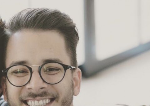  Junior Lima mostra filho brincando com violão e encanta internautas