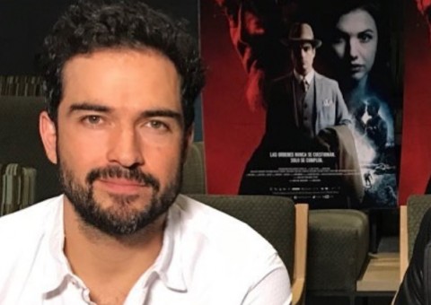 Sem cueca, ex-RBD Alfonso Herrera mostra demais durante treino na academia