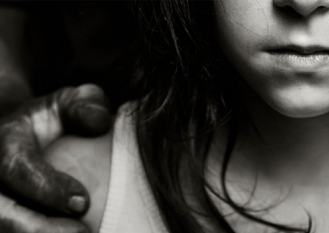 Pai morde pescoço e rosto da própria filha ao tentar estuprá-la em Manaus