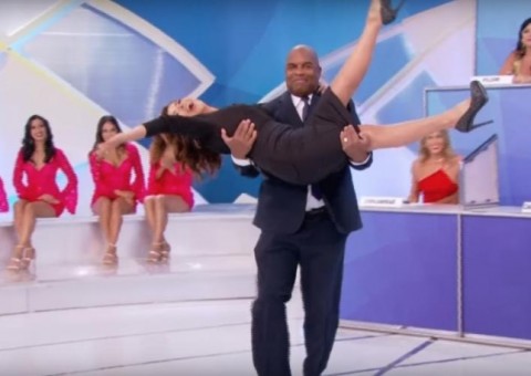 Mara Maravilha é ‘expulsa’ de programa e leva patada de Lívia