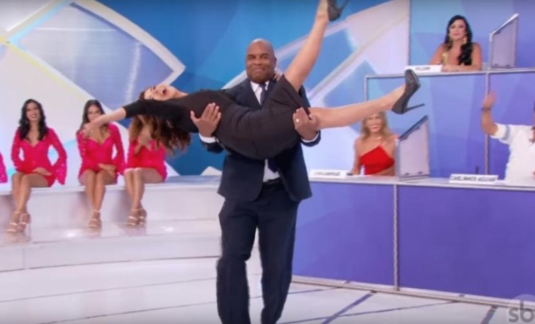 Mara Maravilha é ‘expulsa’ de programa e leva patada de Lívia