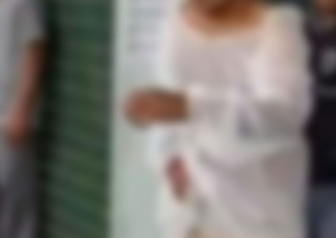 Populares flagram homem tentando estuprar própria filha em matagal de Manaus