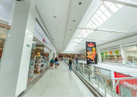 Assaltantes invadem loja no Amazonas Shopping e roubam R$ 15 mil em Manaus