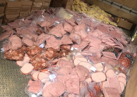 Gerente é preso e duas toneladas de produtos vencidos são apreendidas em Manaus