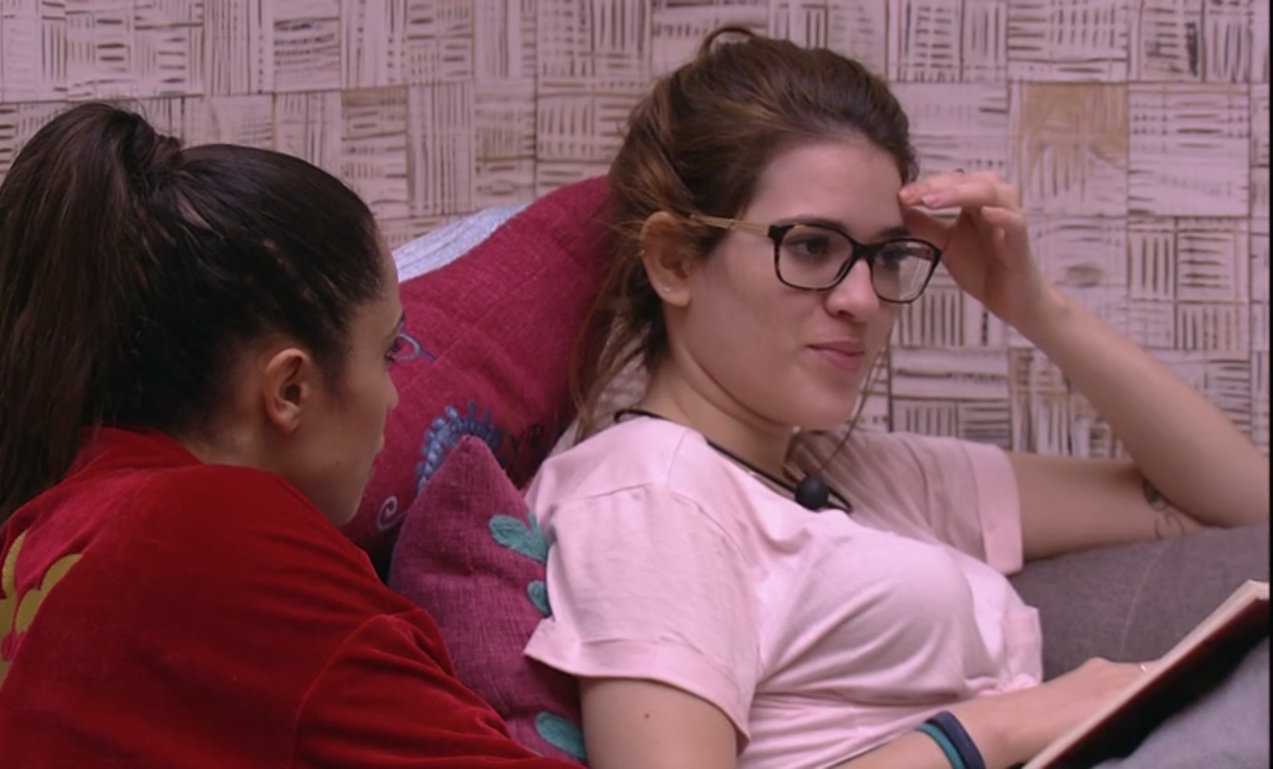 BBB18: Ana Clara reclama de sexo barulhento entre Patrícia e Kaysar