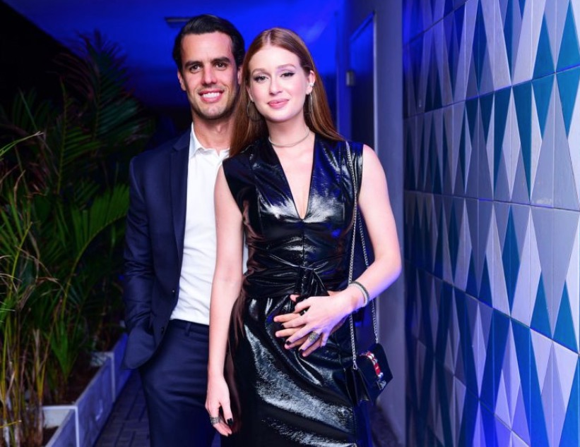 Marina Ruy Barbosa troca beijos com marido em evento